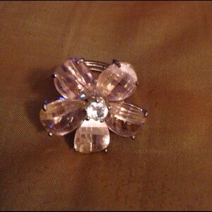 Beautiful pink crystal flower ring by AVON
